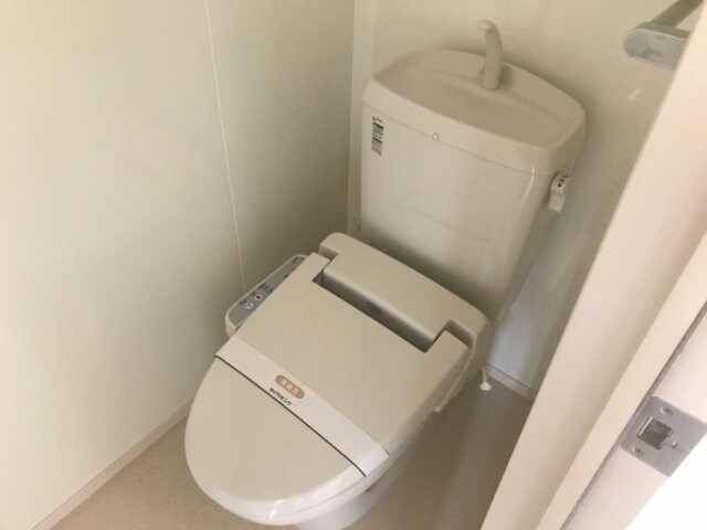 物件内観写真10　(温水洗浄暖房便座のトイレ)