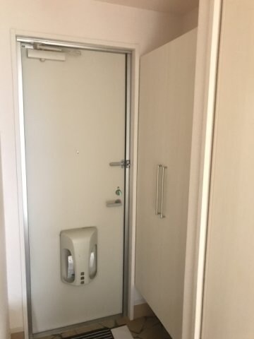 物件内観写真12　(玄関)