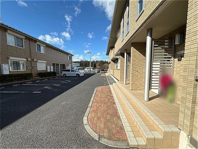 物件外観写真3　(エントランス)