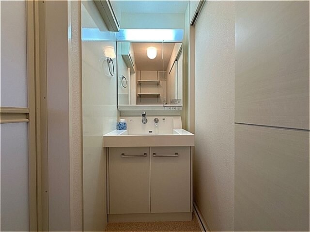 物件内観写真8　(洗髪洗面化粧台)