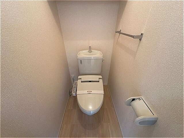 物件内観写真9　(温水洗浄暖房便座のトイレ)