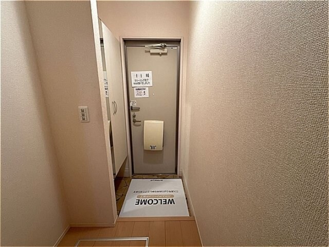 物件内観写真11　(鏡付きシューズボックス（床下収納有り）)