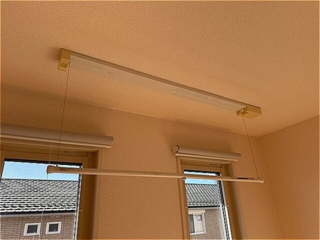 物件内観写真16　(南洋室・室内物干し)