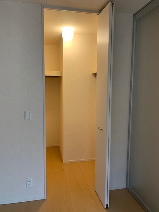 物件内観写真12　(ウォークインクローゼット)