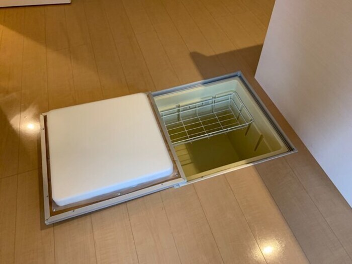物件内観写真17　(床下収納)