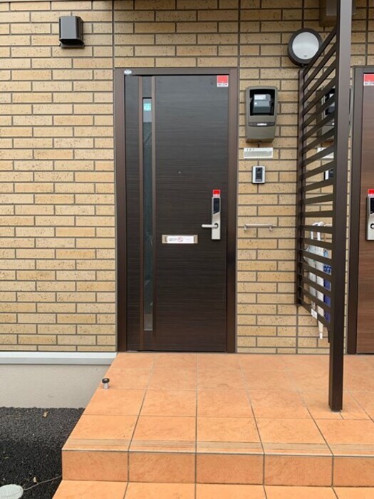 物件内観写真20　(玄関前)