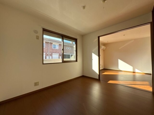 物件内観写真11　(洋室)