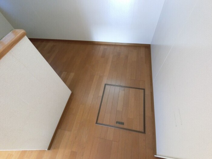 物件内観写真18　(床下収納)