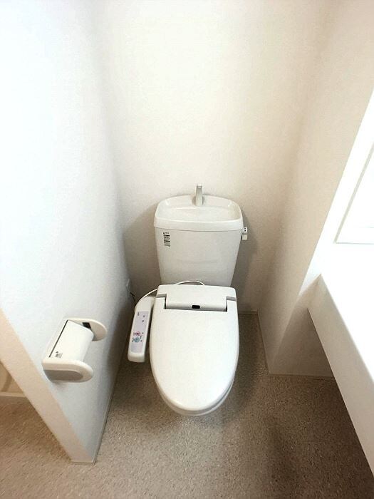 物件内観写真10　(温水洗浄暖房便座)