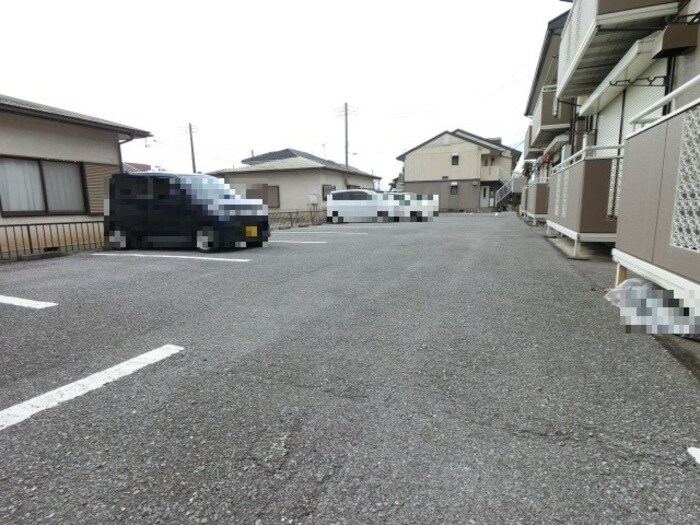 物件外観写真2　(駐車場)
