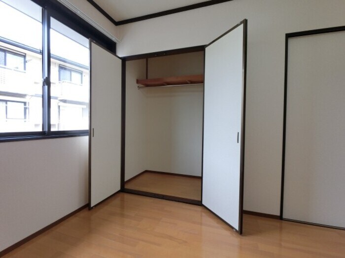 物件内観写真13　(北洋室・収納)