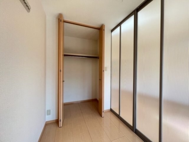 物件内観写真11　(洋室・収納)