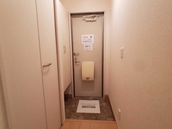 物件内観写真12　(玄関内)