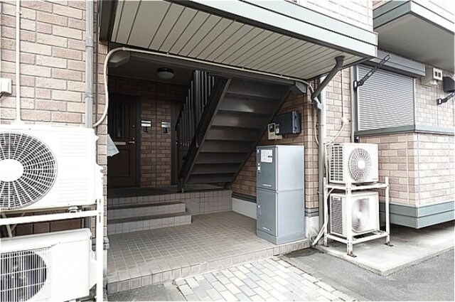 物件外観写真4　(エントランス（宅配ボックス有り）)