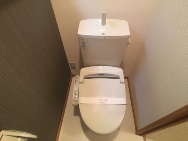 物件内観写真10　(温水洗浄暖房便座のトイレ)