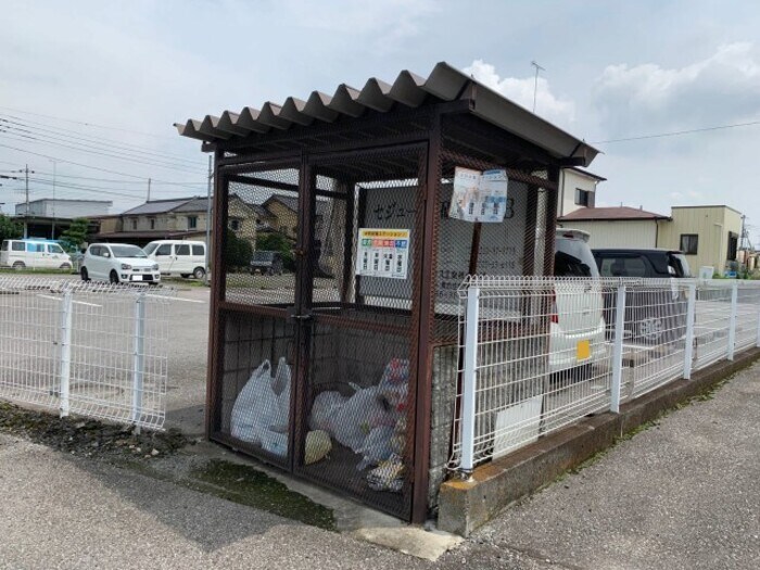 物件内観写真20　(敷地内ごみステーション)