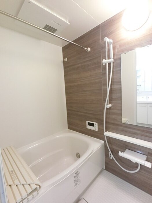 物件内観写真8　(浴室 浴室換気乾燥機、追い炊き機能付き)