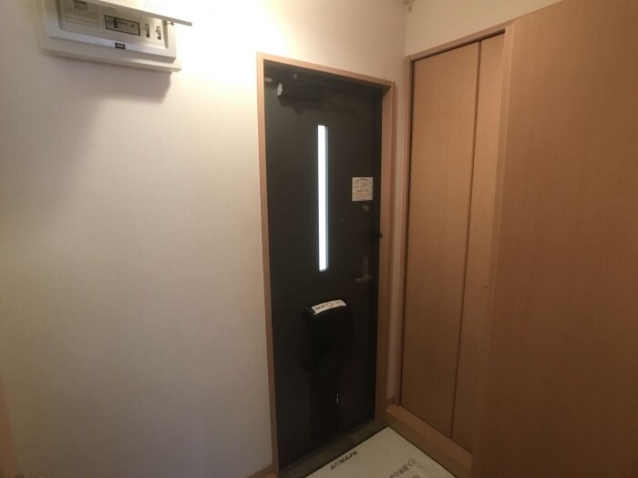 物件内観写真11　(玄関)