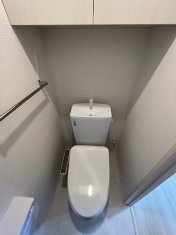 物件内観写真10　(温水洗浄暖房便座のトイレ)