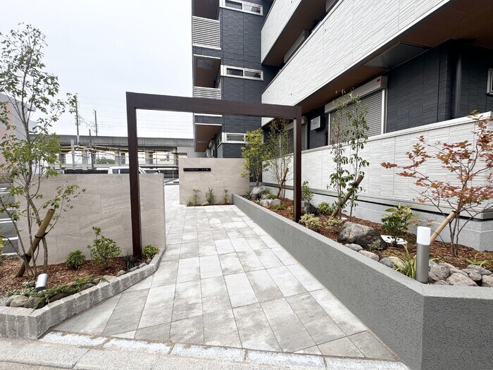 物件外観写真4　(エントランス)