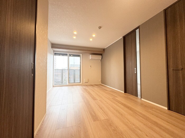 物件内観写真8　(LDK（別角度）)