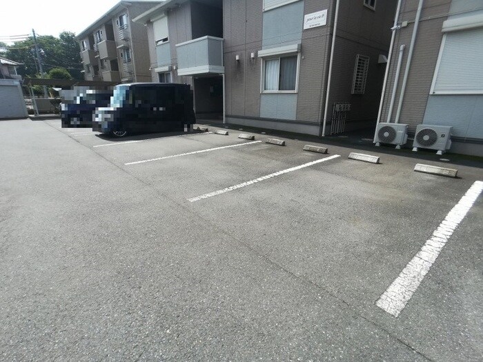 物件外観写真3　(駐車場)