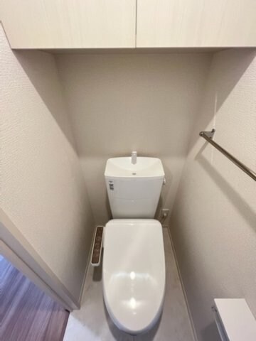 物件内観写真9　(温水洗浄暖房便座のトイレ)