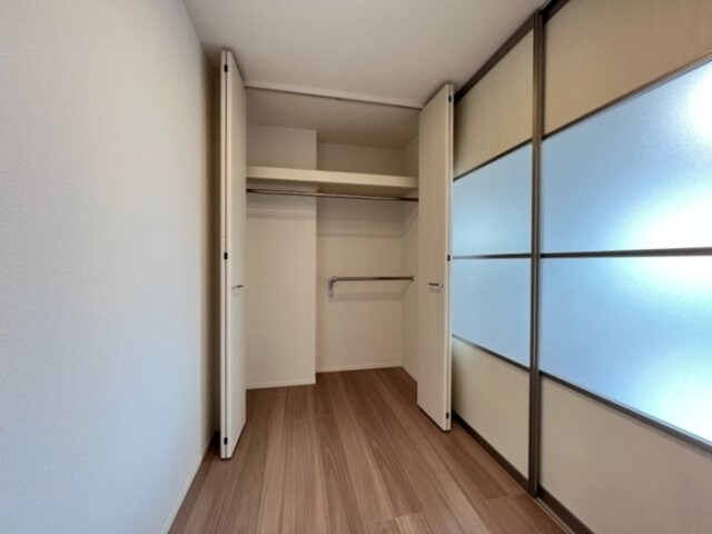 物件内観写真10　(洋室・収納)