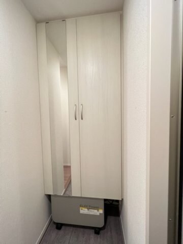 物件内観写真11　(鏡付きシューズボックス)