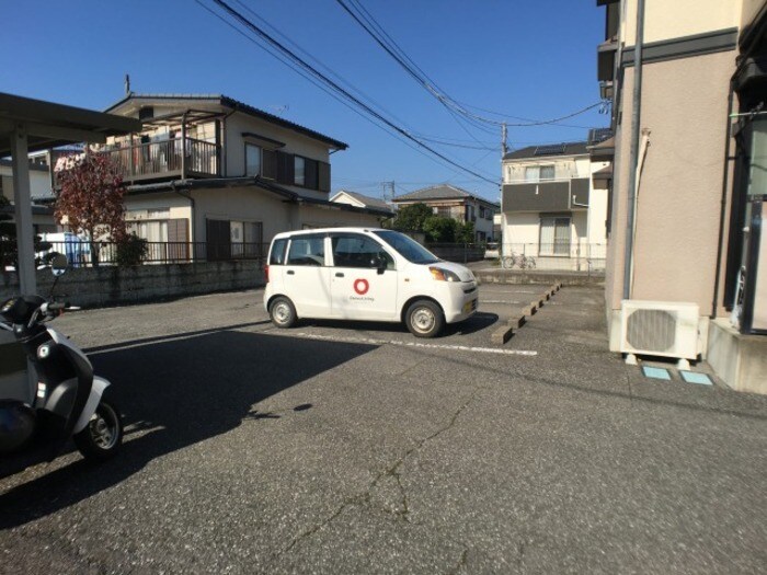 物件外観写真2　(駐車場)