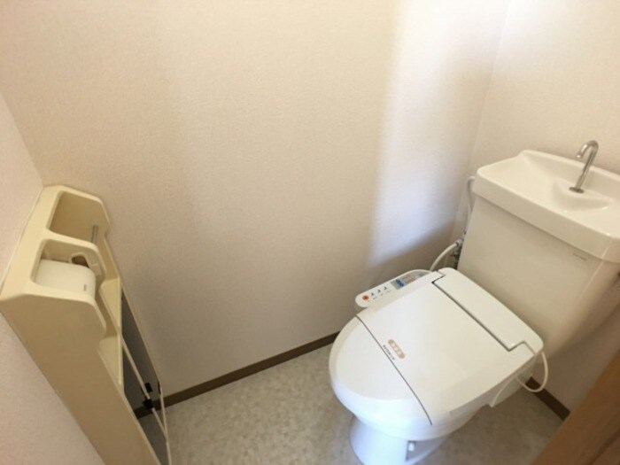 物件内観写真11　(温水洗浄暖房便座)