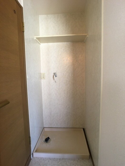 物件内観写真16　(洗濯機置き場)