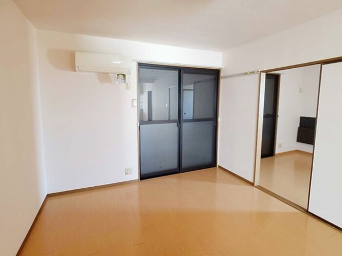 物件内観写真18　(シャッター雨戸)