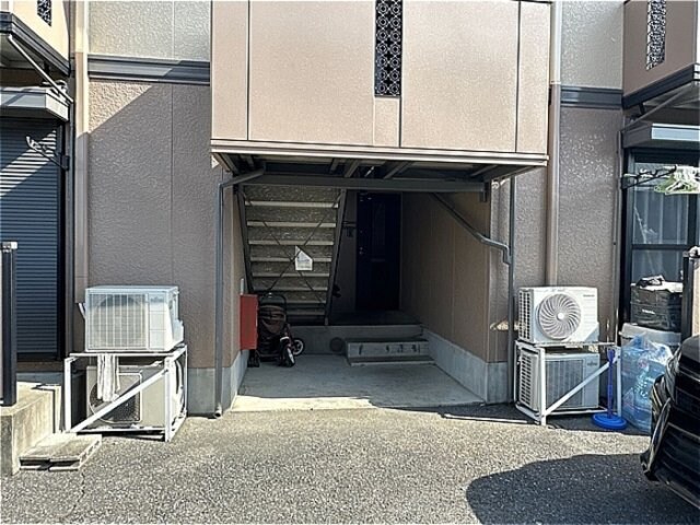 物件外観写真3　(エントランス)