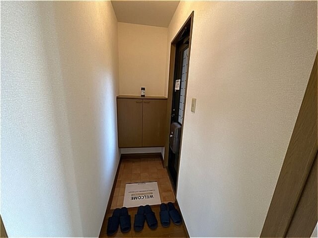 物件内観写真13　(玄関内)