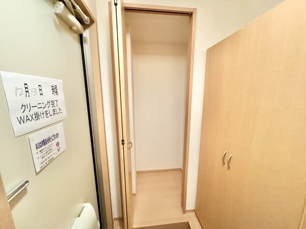 玄関(玄関横の収納)