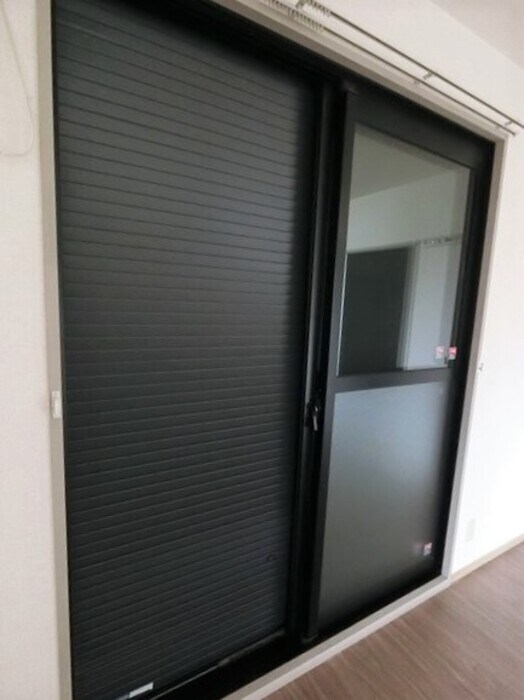 物件内観写真18　(シャッター雨戸)