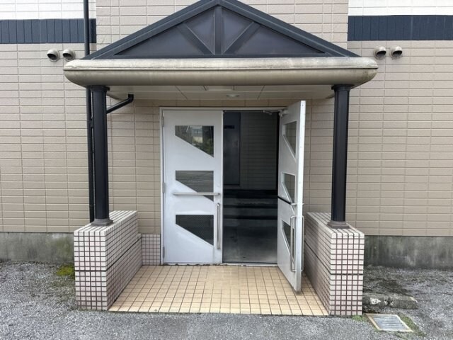 物件外観写真4　(エントランス)