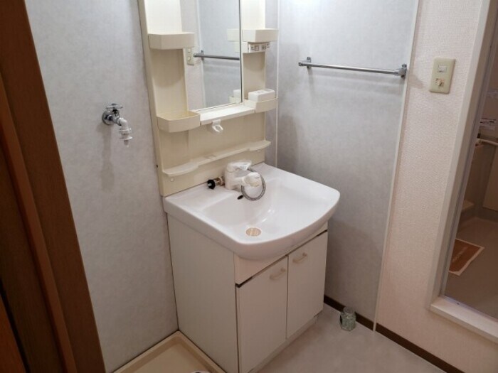 物件内観写真8　(洗髪洗面化粧台)