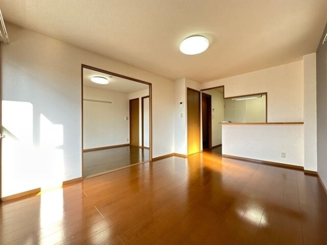 物件内観写真3　(LDK)