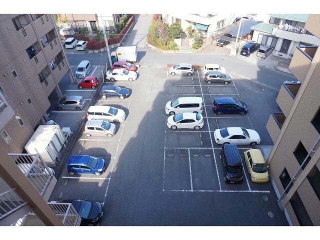 物件外観写真3　(駐車場)