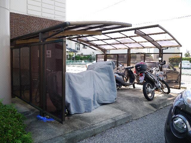 物件内観写真3　(駐輪場)