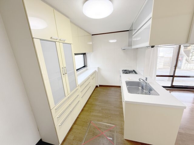 物件内観写真8　(床下収納は無しです。)