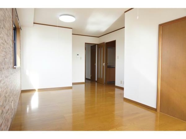 居室(お部屋の写真は別の部屋の物です。現在リフォーム中です。)