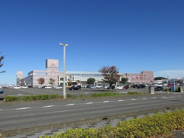 物件外観写真8　(ＦＫＤショッピングモールまで1100m)