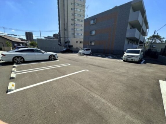 物件外観写真2　(駐車場)