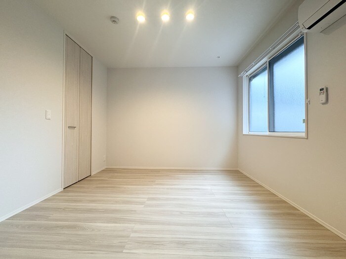 物件内観写真9　(洋室)