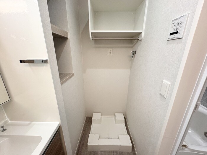 物件内観写真14　(洗濯機置場)