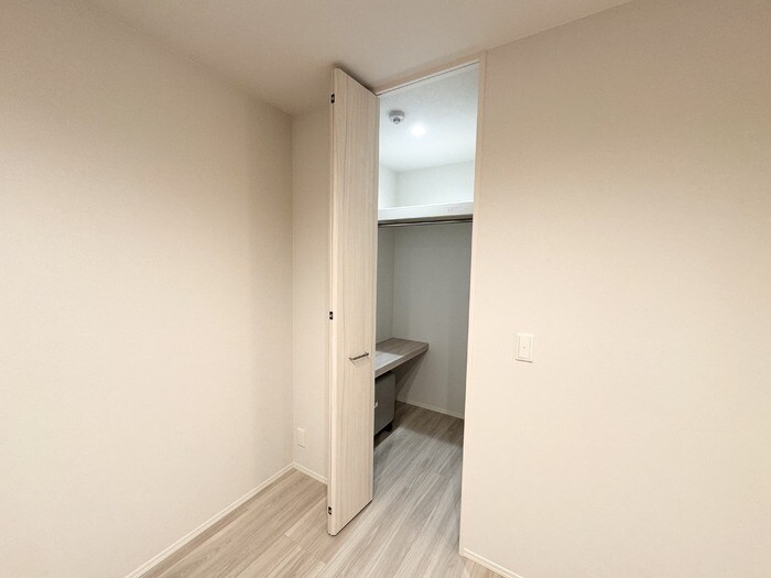 物件内観写真16　(ウォークインクローゼット)