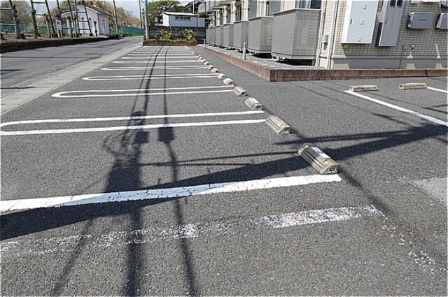 物件外観写真2　(駐車場)